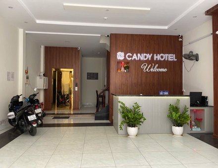 Thang máy, lễ tân 24 giờ
